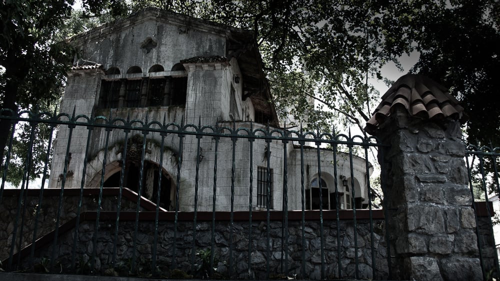 TheHouseAtTheEndOfTime_3